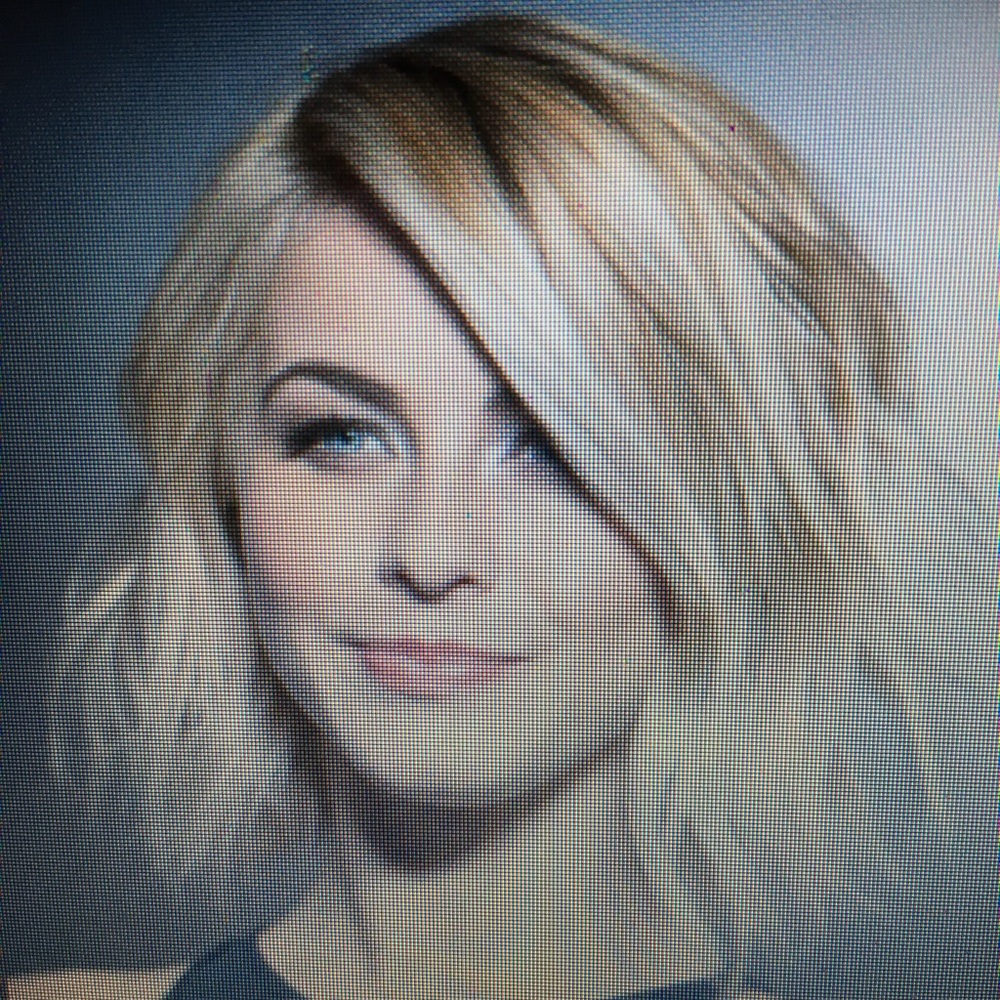 Meet your Posher, Lorrie